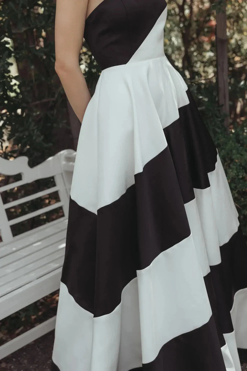 Chic Monochrome Stripe Ball Gown Strapless Sweetheart Sleeveless Zipper Back Floor-Length Evening Dresses by LANQI DRESS
