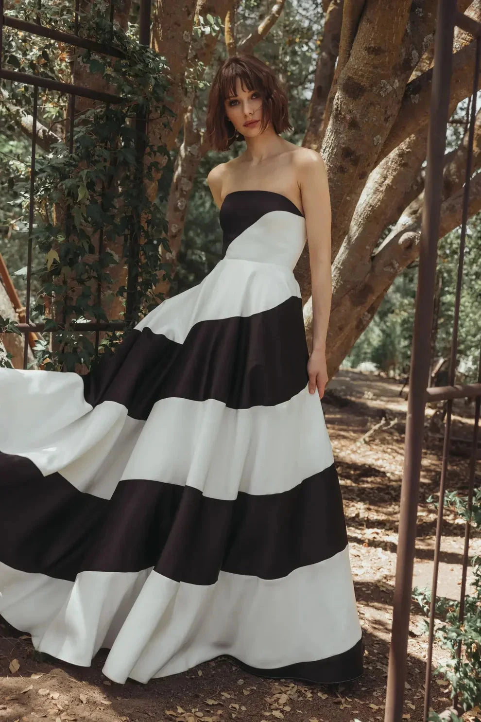 Chic Monochrome Stripe Ball Gown Strapless Sweetheart Sleeveless Zipper Back Floor-Length Evening Dresses by LANQI DRESS