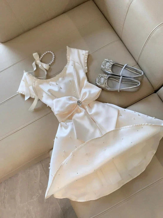 Cute A Line White Satin Pearls Formal 8th Grade Homecoming Dresses Middle School Short Cocktail Gowns Graduation Dress Hoco Outfits simple gentle atmospheric and unique desi Bring summer colors to enhance whiteness by YiHuiw