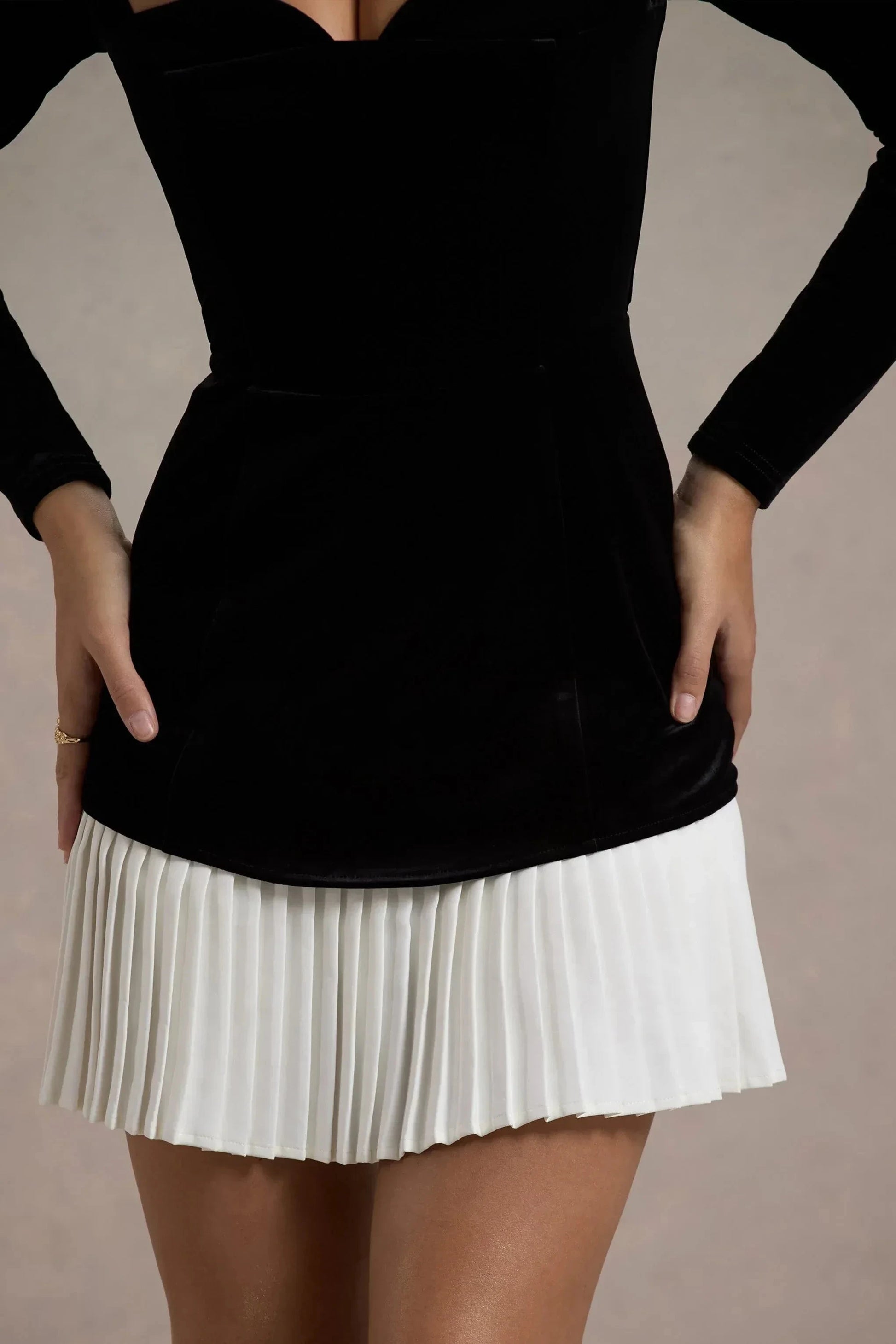 Daring A Line Sweetheart Neck Long Sleeve Pleated Accent Short Prom Dress by YiHuiw