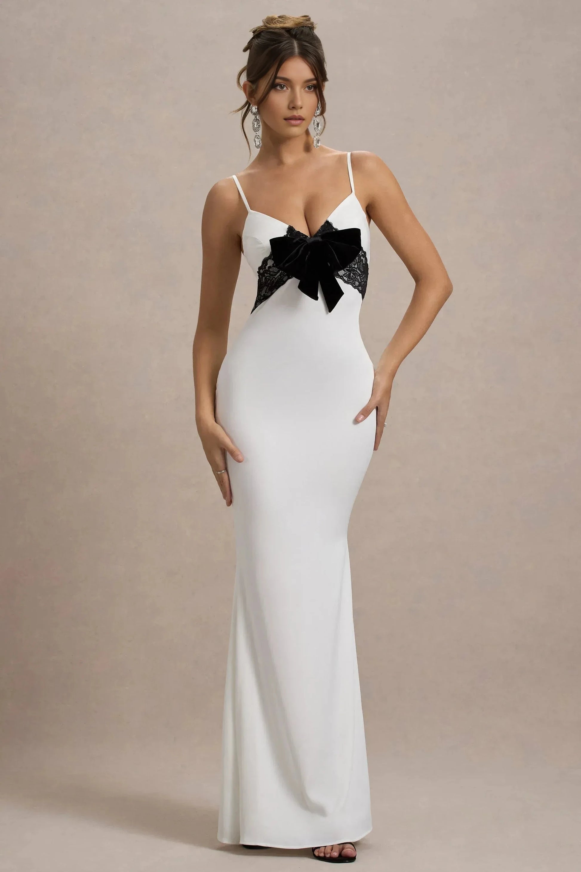Daring Mermaid Plunge Neck Sleeveless Bow Lace Accent Floor Length Prom Dress by YiHuiw