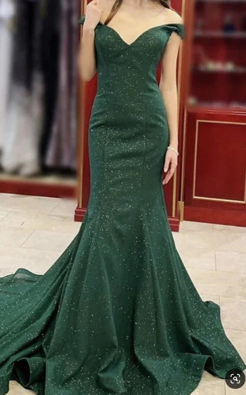 Dark green dress, one shoulder suitable for dinners, dances and other occasions by YiHuiw