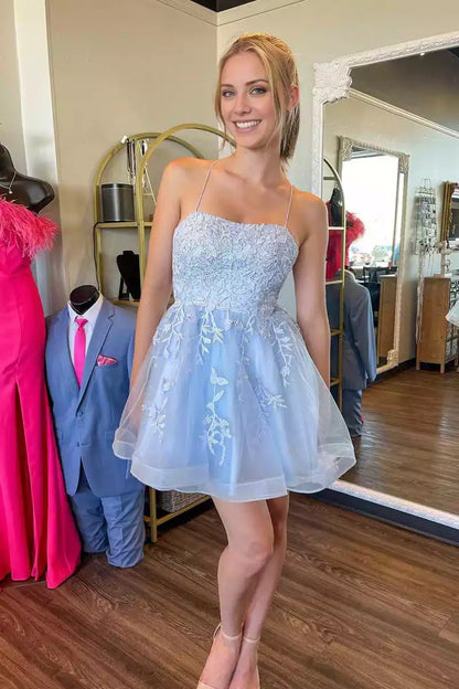 Elegantes vestidos de graduación cortos de gasa en línea A, sin mangas, con escote de hombros descubiertos y apliques