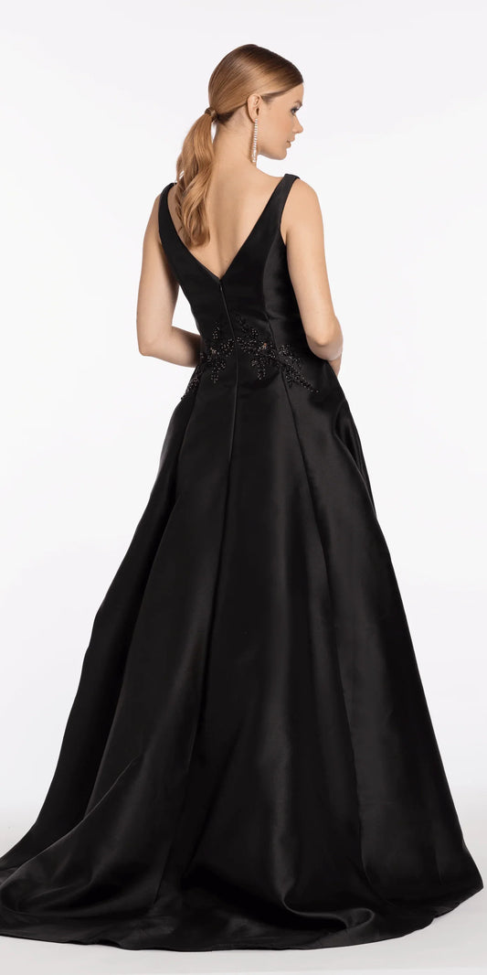 Elegant Ball Dress V-Neck Sleeveless Beaded Floral Appliqué Back Train Evening Dresses