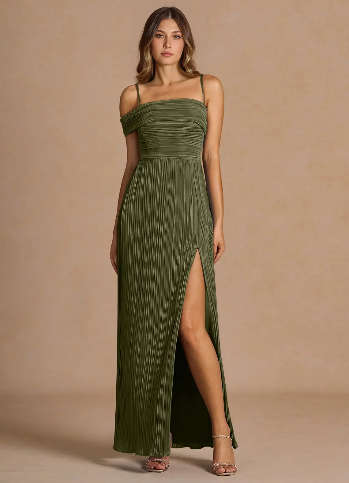 Elegante vestido de noche convertible de gasa plisada con hombros descubiertos, abertura alta y largo hasta el suelo