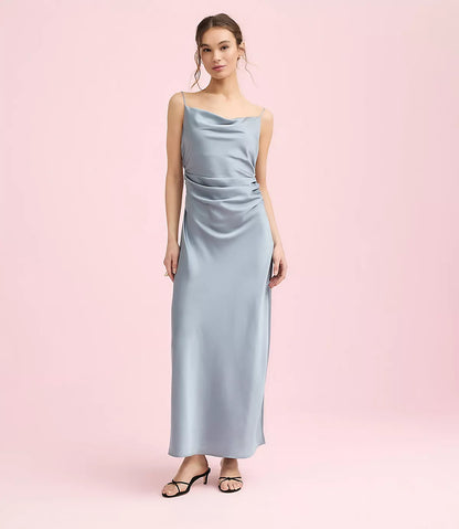 Elegante vestido de noche midi de satén con escote drapeado, espalda fruncida y lazo