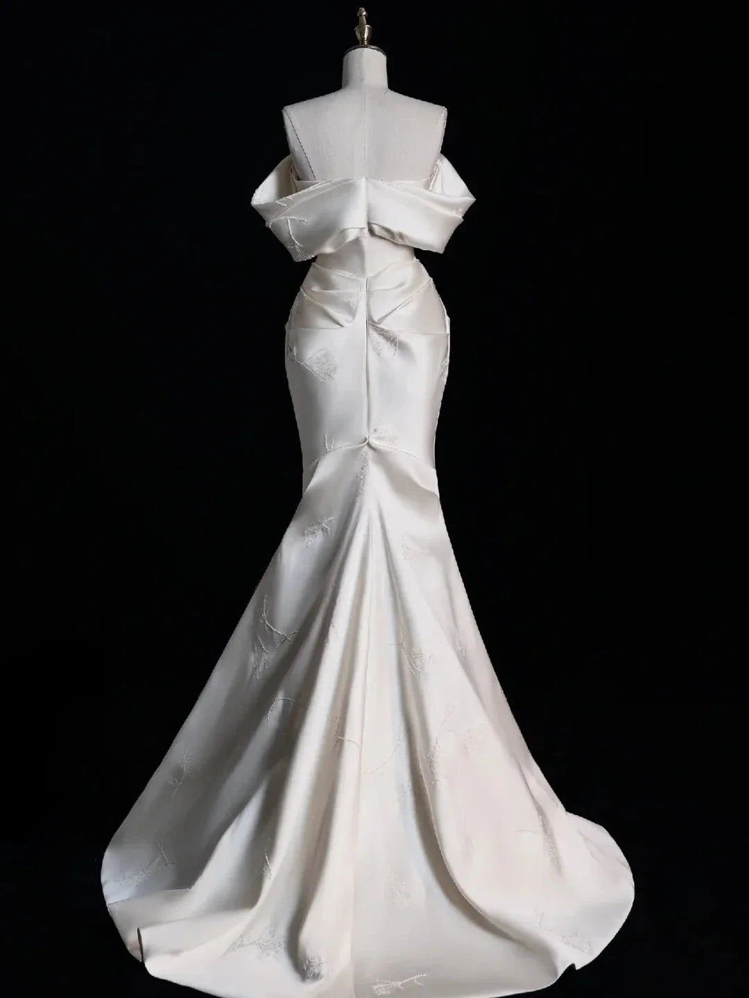 Elegant Satin Long Mermaid Slim Floor Length Ball Gown Evening Gown Wedding Dress simple gentle atmospheric and unique desi Bring summer colors to enhance whiteness by YiHuiw