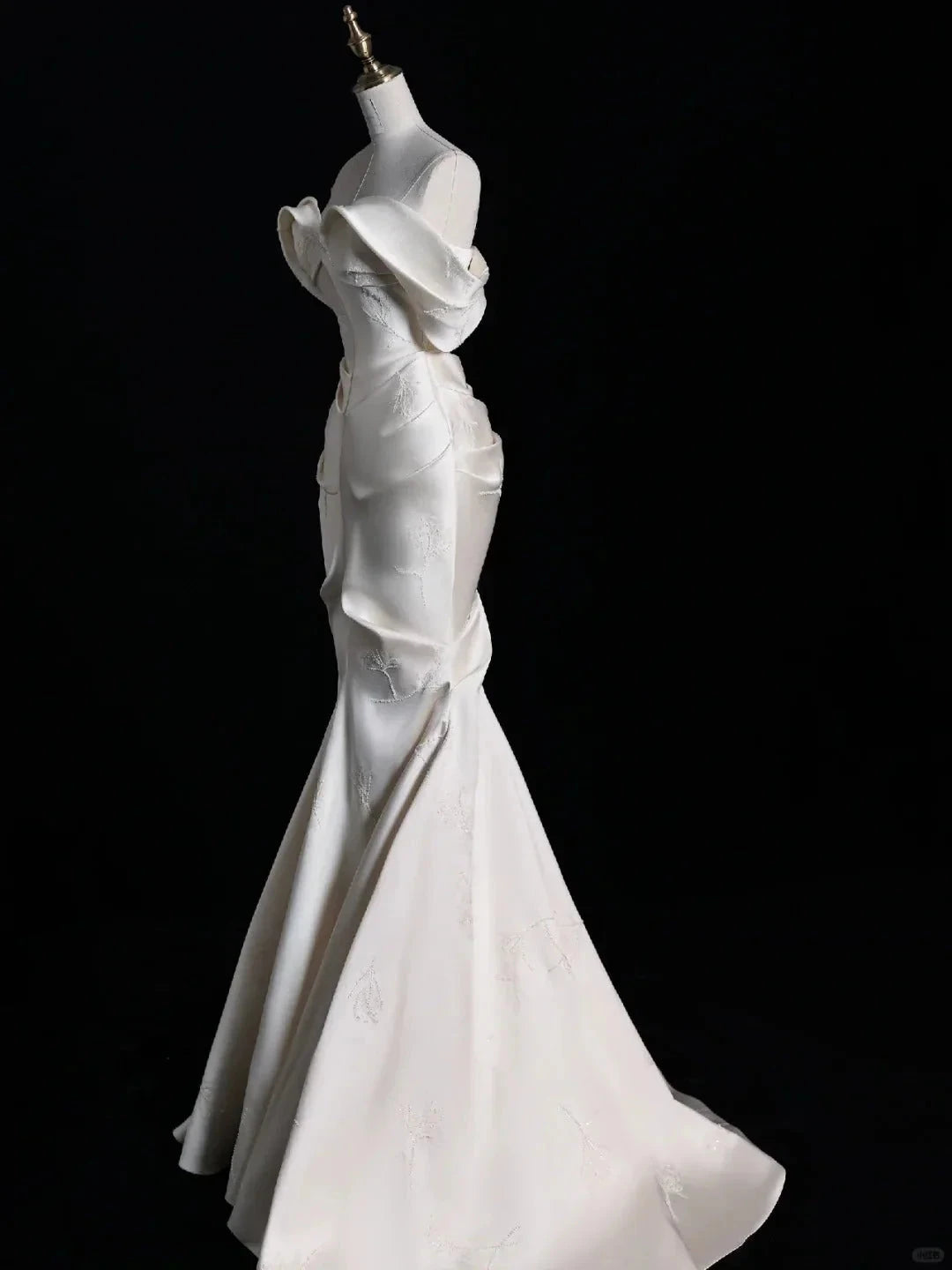 Elegant Satin Long Mermaid Slim Floor Length Ball Gown Evening Gown Wedding Dress simple gentle atmospheric and unique desi Bring summer colors to enhance whiteness by YiHuiw
