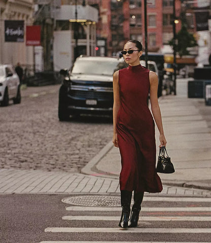 Elegante vestido formal de noche midi de satén, corte tubo, cuello alto y lazo en la espalda