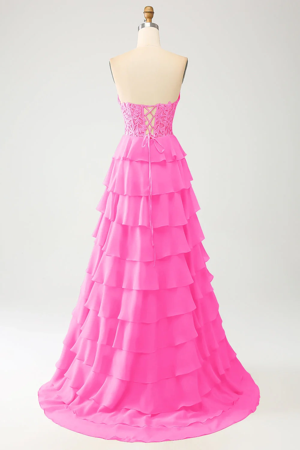 Elegante vestido de noche de gasa escalonada con corpiño de encaje, escote corazón y espalda con cordones