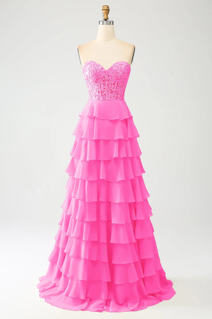 Elegante vestido de noche de gasa escalonada con corpiño de encaje, escote corazón y espalda con cordones