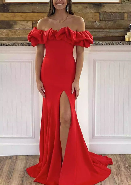 Elegantes vestidos de graduación de satén sin mangas con hombros descubiertos, cola larga, volantes y abertura