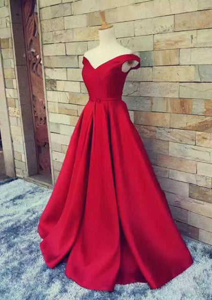 Vestidos de graduación elegantes de satén sin mangas con hombros descubiertos, cola larga, escote en V y largo hasta el suelo que realzan un aire distinguido