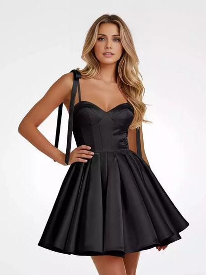 Elegantes vestidos cortos de satén para Homecoming, sin mangas, con hombros descubiertos y lazo en la espalda