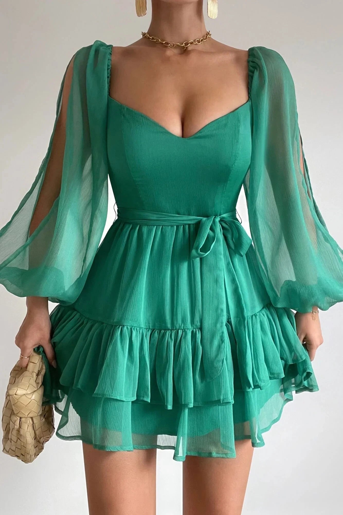 Emerald green dress with heart-shaped neckline design and lace up decoration at the waist, suitable for dates, parties and other occasions by YiHuiw