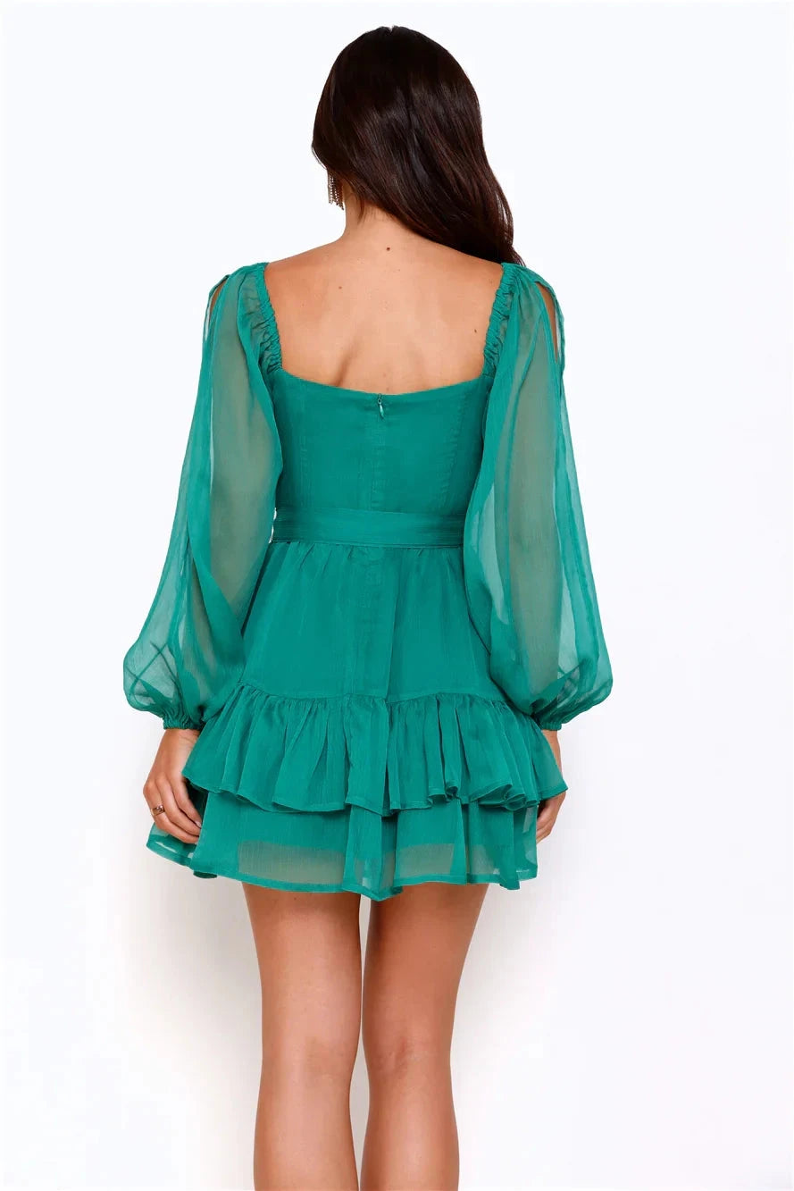 Emerald green dress with heart-shaped neckline design and lace up decoration at the waist, suitable for dates, parties and other occasions by YiHuiw