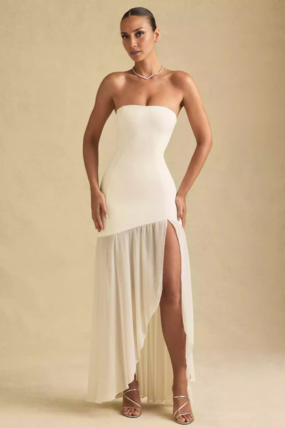 Encantador diseño de vestido de graduación de chifón de alta calidad sin tirantes, combinado con una falda asimétrica transparente y cortes tridimensionales
