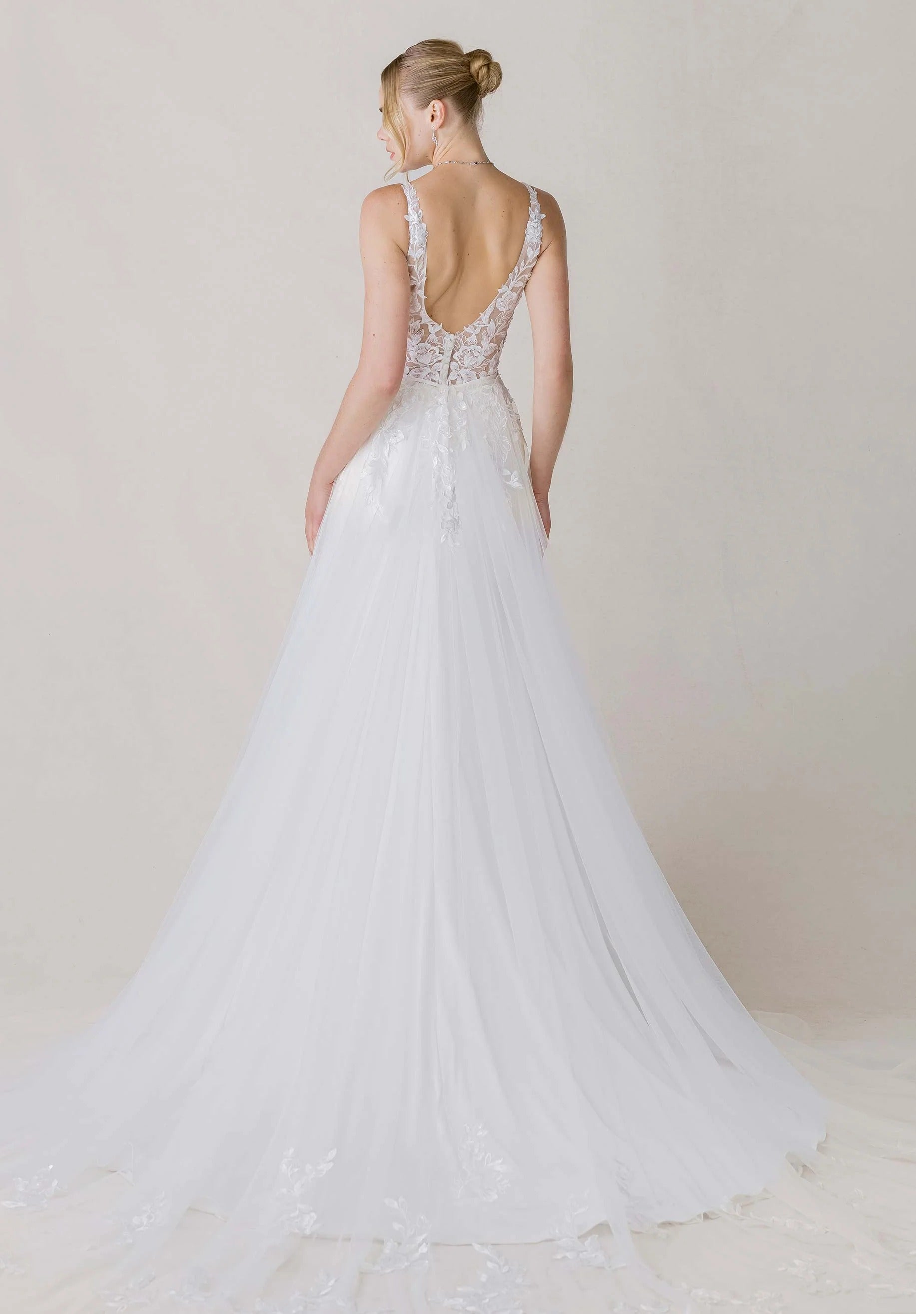 Ivory A-Line V-Neck Tulle Wedding Dress - Yihuiw by Yihuiw