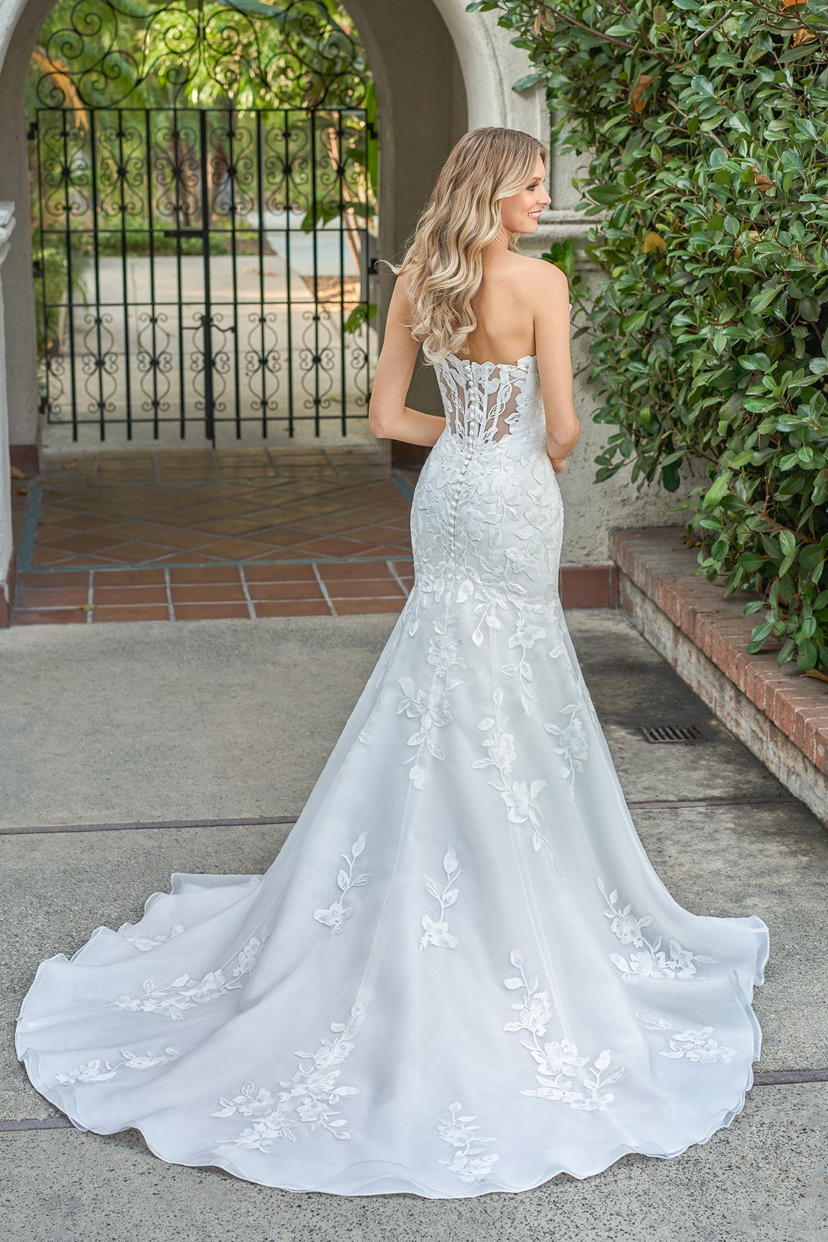 Ethereal Organza Mermaid Strapless Sweetheart Lace-Appliqué Low-Back Train Wedding Dress by YiHuiw