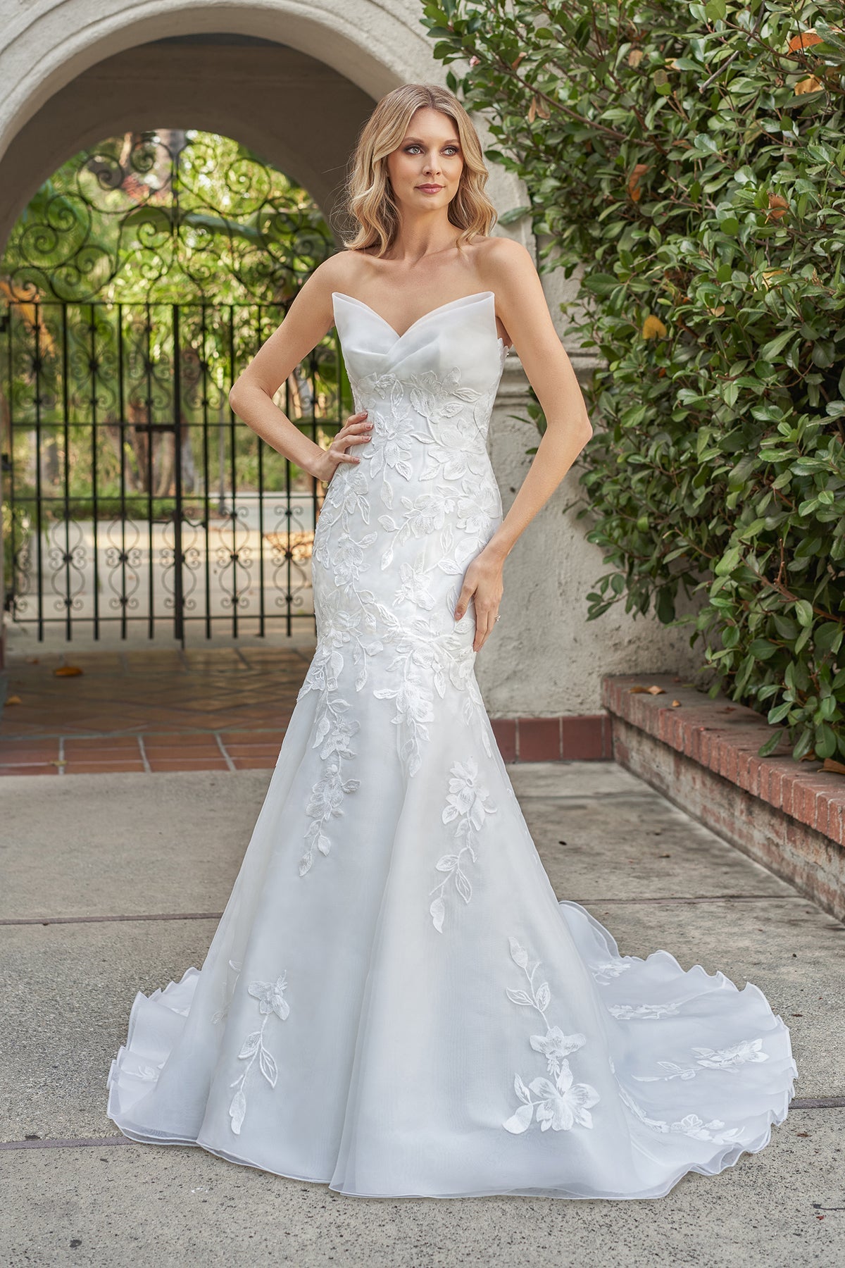 Ethereal Organza Mermaid Strapless Sweetheart Lace-Appliqué Low-Back Train Wedding Dress by YiHuiw