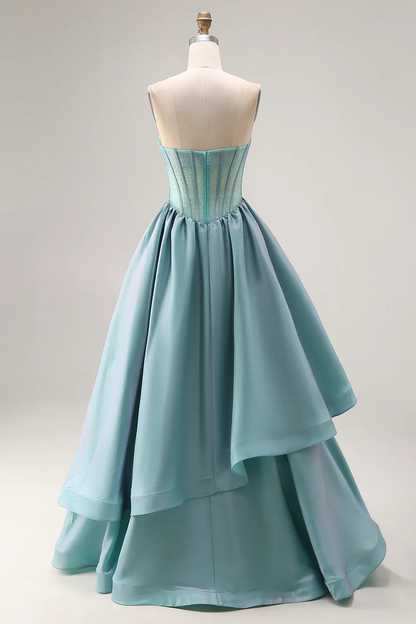 Robe de bal bustier éthérée à corsage perlé et jupe en taffetas étagée pour soirées de gala