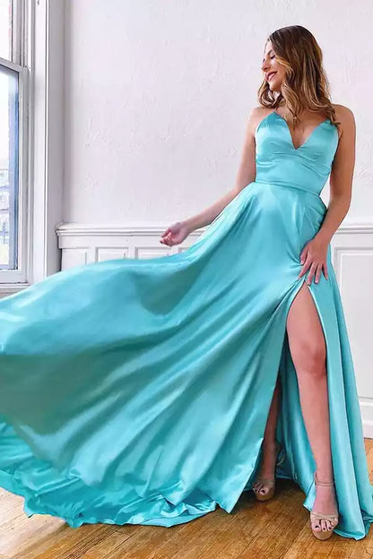Vestido de satén turquesa etéreo de corte en A con escote en V y espalda cruzada