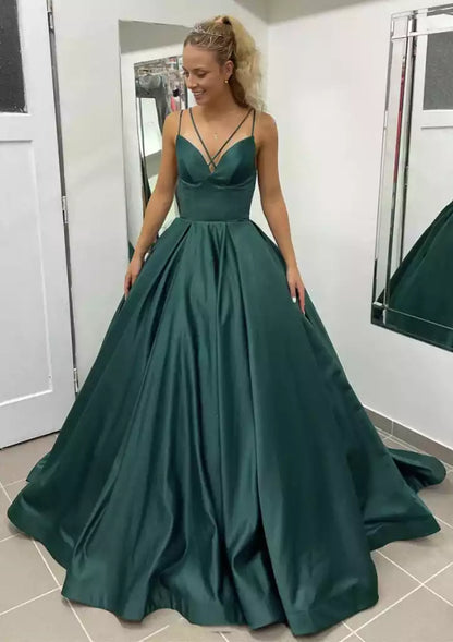 Vestido de satén llamativo sin mangas con escote en forma de abanico, cola larga y bolsillos plisados Vestidos de graduación