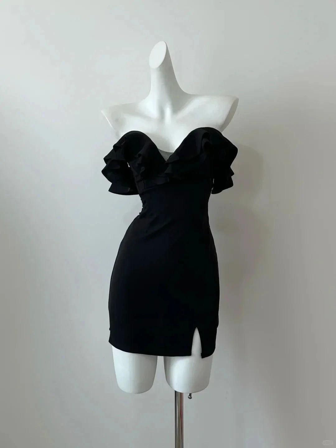 Fashion Elegant Ruffle Neckline Short Satin Homecoming Dress simple gentle atmospheric and unique desi Bring summer colors to enhance whiteness by YiHuiw