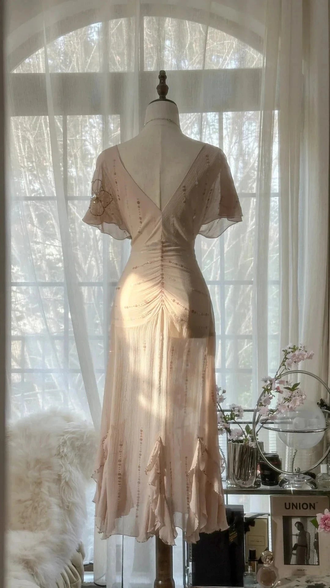 Fashion Elegant Ruffle Neckline Short Satin Homecoming Dress simple gentle atmospheric and unique desi Bring summer colors to enhance whiteness by YiHuiw