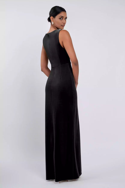 Vestidos de dama de honor de terciopelo a la moda y elegantes, con caída elegante, cuello alto a la moda, pinzas en la cintura y una silueta encantadora y entallada