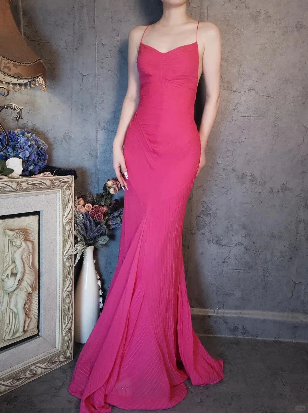 Floor-length hem suspender dress Sleeveless padded bust mermaid - style evening gown by YiHuiw