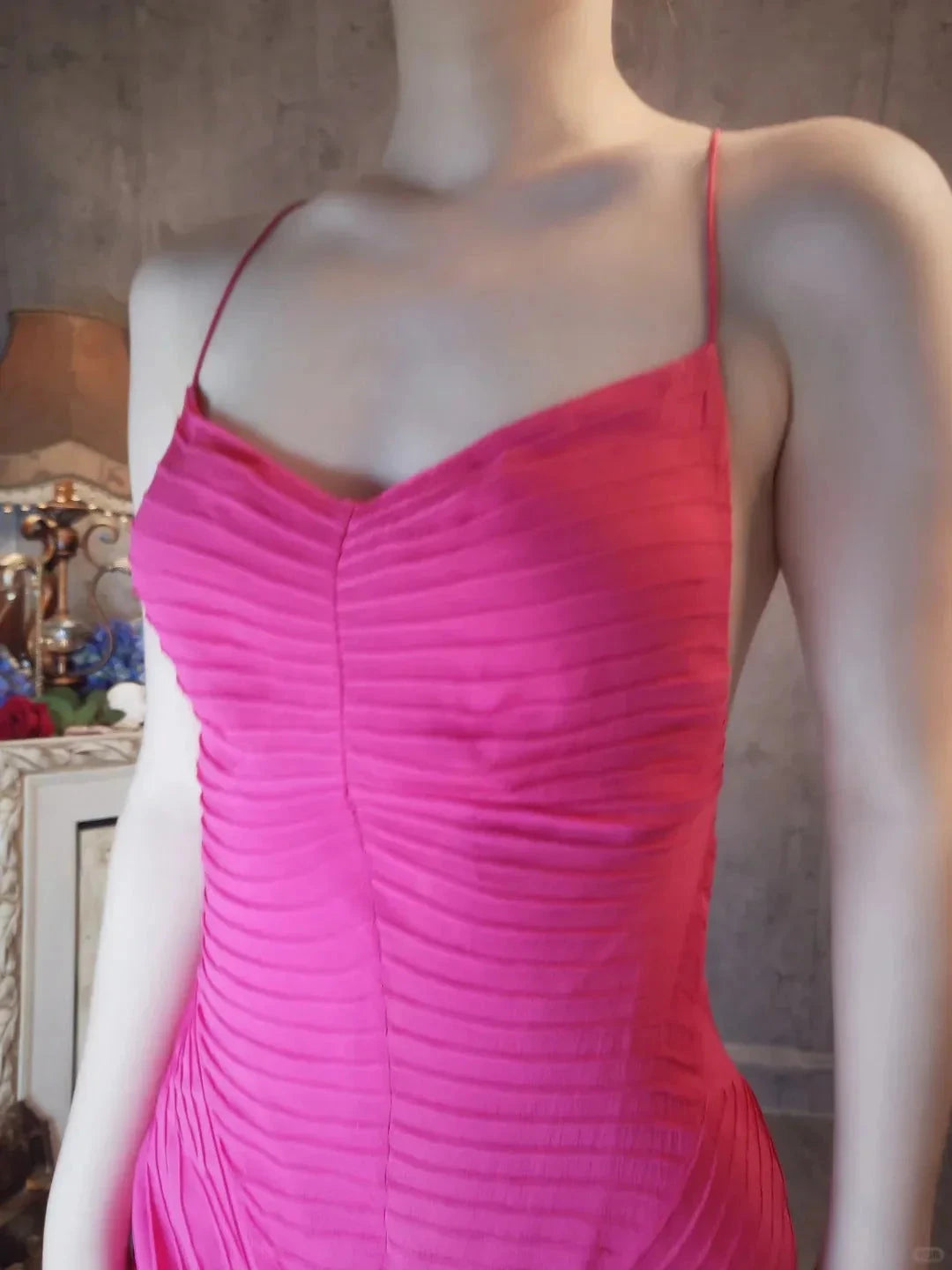 Floor-length hem suspender dress Sleeveless padded bust mermaid - style evening gown by YiHuiw