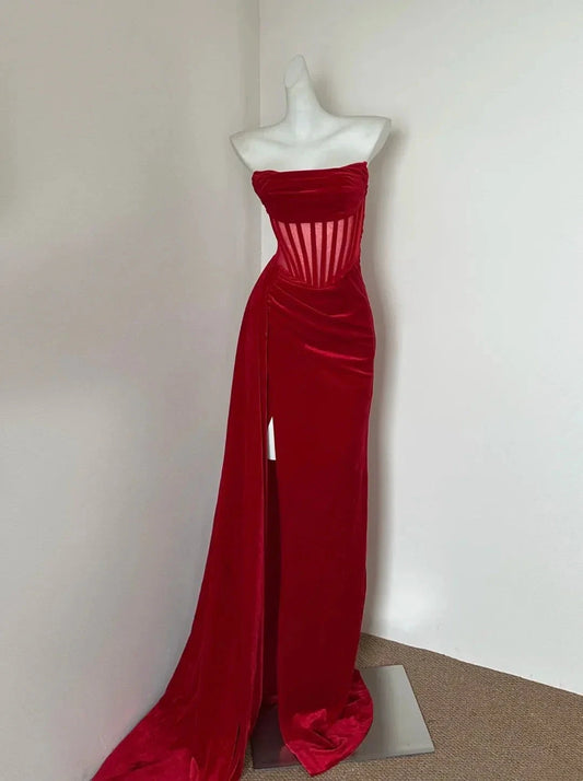 Focus of the banquet! Wine red velvet strapless dress, hollowed out waistband&high slit tail, full of aura by YiHuiw