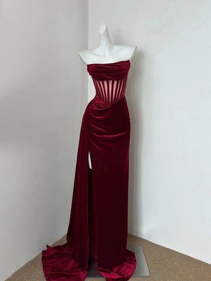 Focus of the banquet! Wine red velvet strapless dress, hollowed out waistband&high slit tail, full of aura by YiHuiw