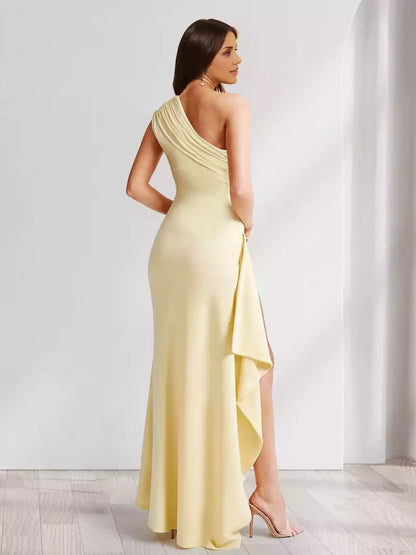 Lleno de encanto, vestidos de dama de honor sin mangas, de un solo hombro, plisados, con borde de volantes, abertura lateral y largo hasta el suelo