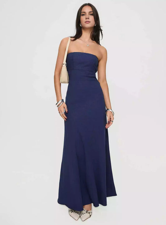 Full of charm, strapless long design with a pleated back strap and hollow out invisible zipper. The chest is lined with Prom Dresses