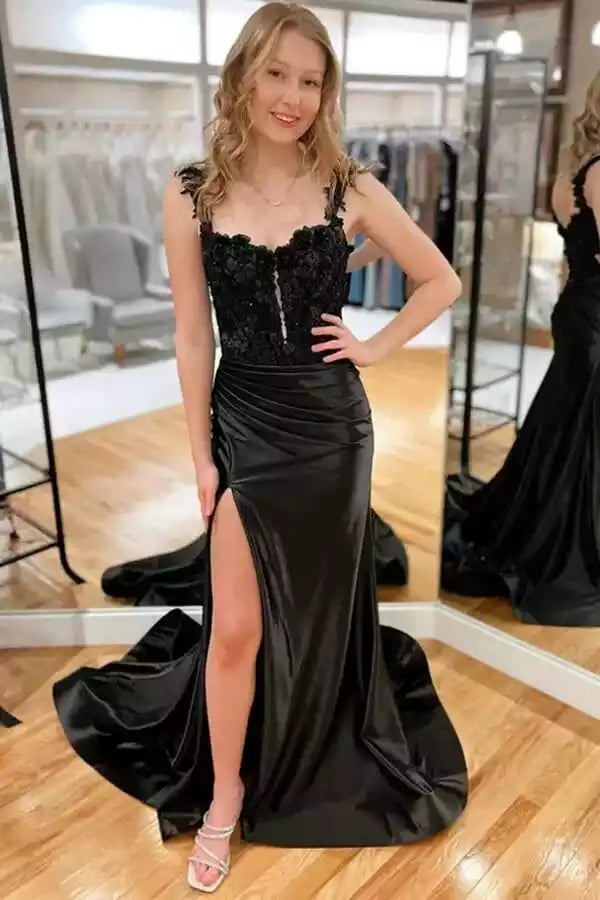 Glamuroso vestido de graduación de satén negro corte sirena con corpiño tipo corsé de encaje y abertura alta