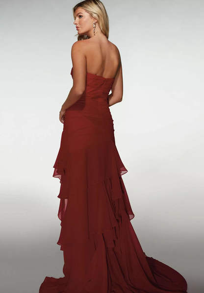 Vestido de graduación glamuroso de gasa, sin tirantes, con escote corazón, corpiño fruncido, volantes escalonados, abertura alta y cola