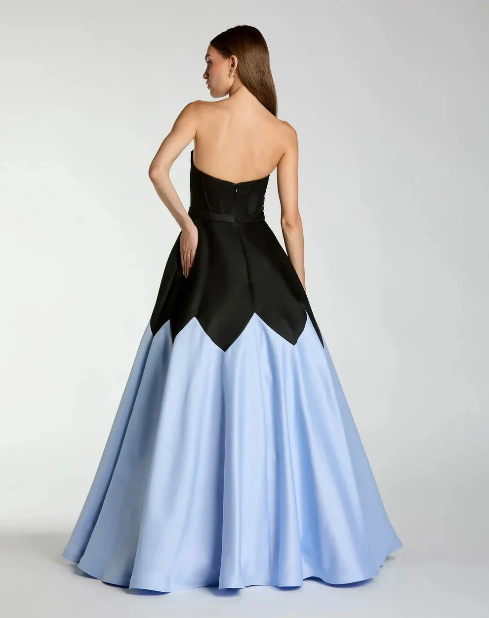 Glamorous Voluminous Ball Gown Strapless Sweetheart Sleeveless Open Back Maxi Formal Evening Dress by LANQI DRESS