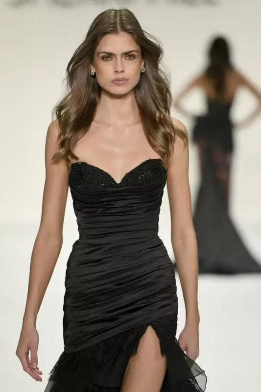 Glamorous Strapless Sweetheart Ruched Bodice Lace-Up Back High Slit Ruffled Tulle Prom Dress