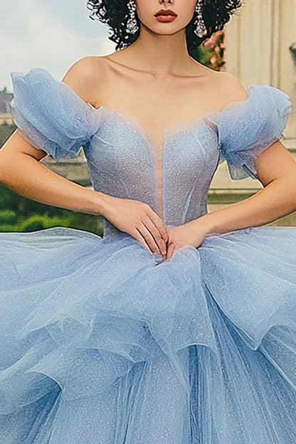 Vestido de Baile de Graduación de Gala Azul Empolvado con Hombros Descubiertos, Mangas Abullonadas y Falda de Tul Brillante