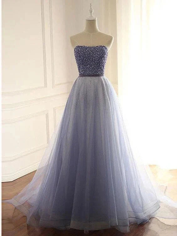 Gradient purple dress with strapless design, top half adorned with sequins by YiHuiw