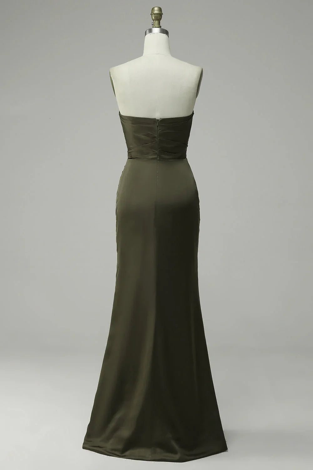 Vestido de noche de satén fruncido sin tirantes, corte sirena y abertura alta