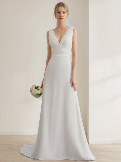 Vestido de novia de corte en A de gasa marfil con escote en V profundo, corpiño fruncido, panel trasero de encaje y cola de barrido