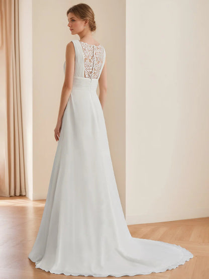 Vestido de novia de corte en A de gasa marfil con escote en V profundo, corpiño fruncido, panel trasero de encaje y cola de barrido
