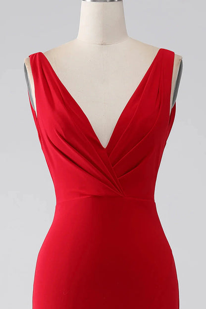 Elegante vestido de noche de punto con escote en V profundo, corte sirena, sin mangas, espalda drapeada, fruncido y cola