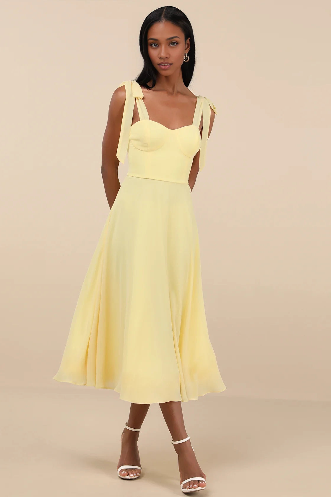 Vestido midi de gasa amarillo pálido con tirantes para anudar y escote corazón