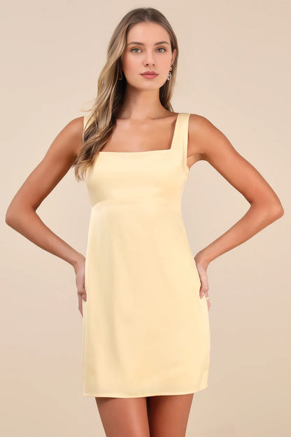 Vestido de graduación amarillo pálido de corte en A y escote cuadrado