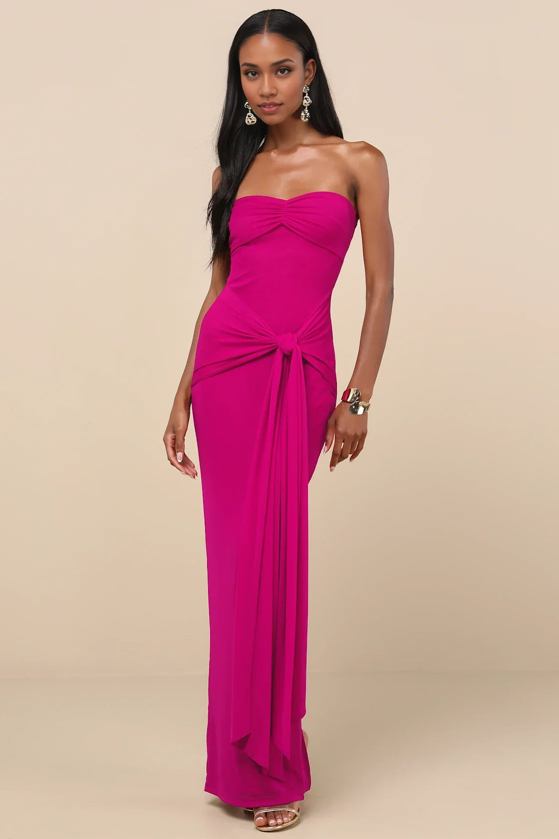 Vestido formal fucsia palabra de honor con escote corazón, lazo frontal y abertura alta