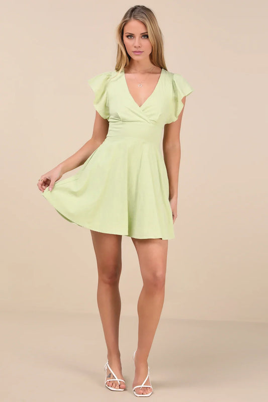 Lightweight and elegant sloping collar with ruffled edges, slim waist and pleated Homecoming Dresses